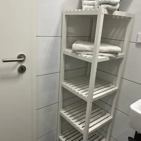 Freshly Renovated City Apartments Essen Kitchen Wifi Near Duesseldorf Airport Exterior photo