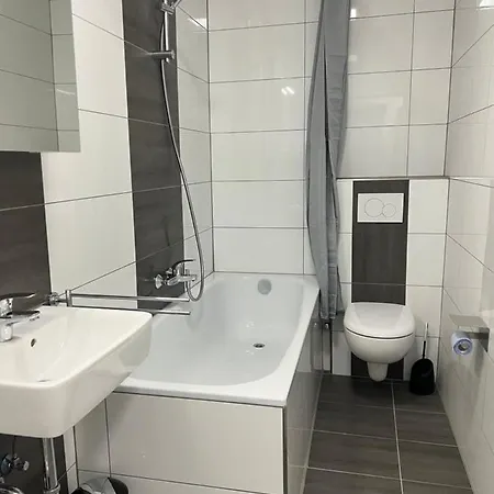 Freshly Renovated City Apartments Essen Kitchen Wifi Near Duesseldorf Airport Exterior photo