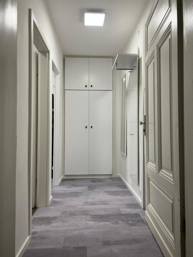 Freshly Renovated Kitchen Wifi Near Duesseldorf Airport * Essen