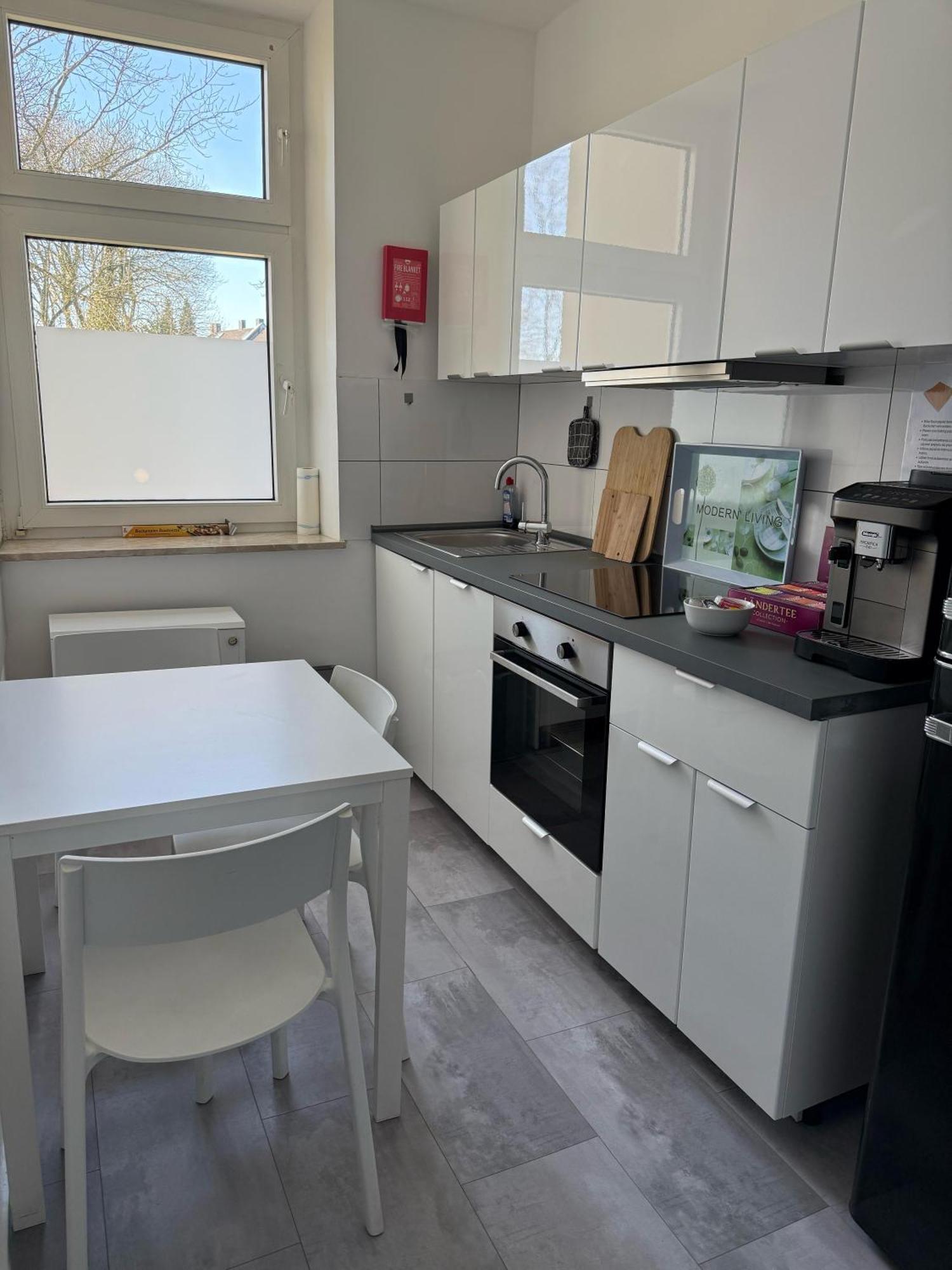 Freshly Renovated Kitchen Wifi Near Duesseldorf Airport Apartment Essen